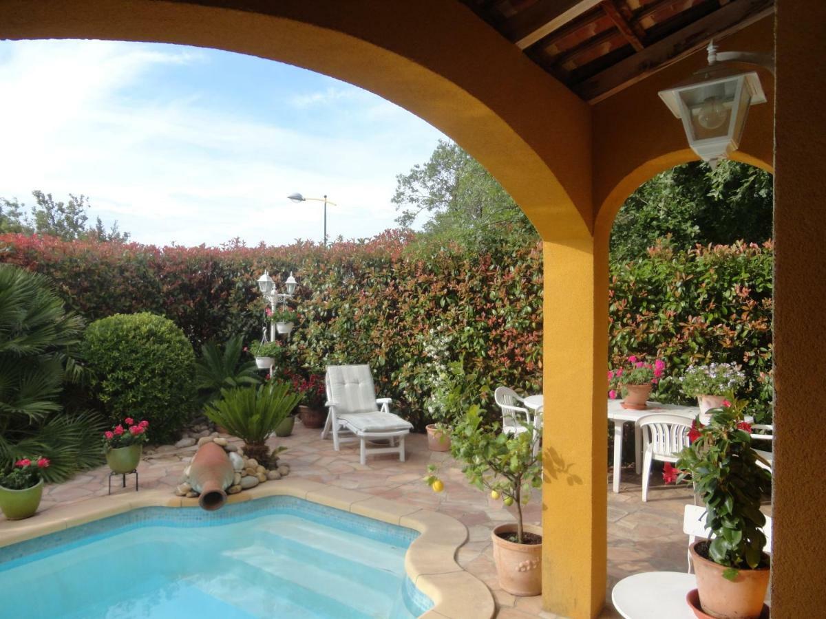 Deux Chambres Chez L'Habitant Dans Villa De Charme Avec Piscine Et Proche Mer Cuers Exteriör bild
