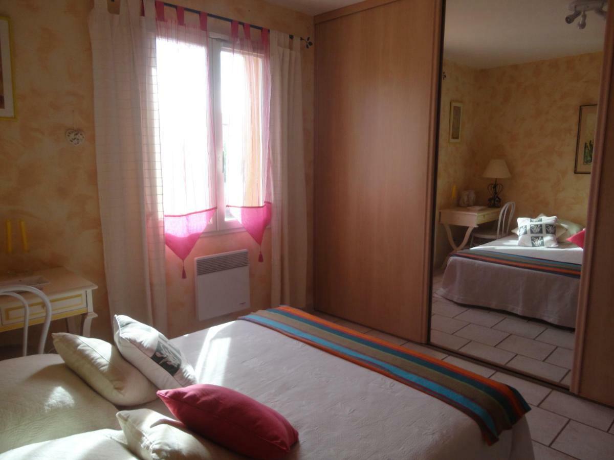 Deux Chambres Chez L'Habitant Dans Villa De Charme Avec Piscine Et Proche Mer Cuers Exteriör bild